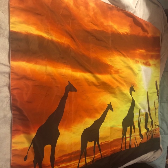 giraffe Tapestry - Picture 2 of 3